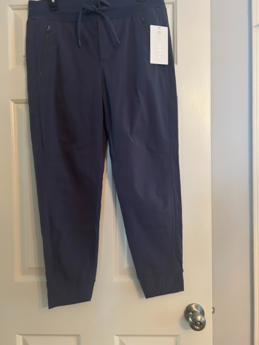 NWT- Athleta Trekkie North Jogger MDVI